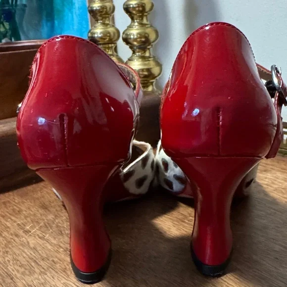 John Fluevog POSER
LILY ROSE
D’ORSAY MARY JANE HEEL Heart Shoes - Picture 8 of 12